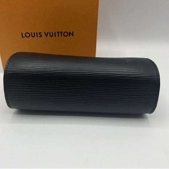 Louis Vuitton Dauphine Epi Clutch - Picture 7 of 12